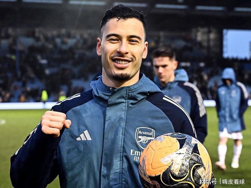 B体育官方网站-天空体育分析：切尔西6轮不胜，利物浦摆脱三连平，曼城击退曼联