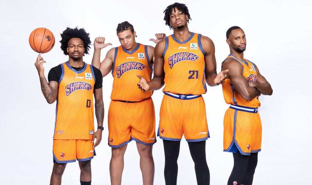 B体育app下载-刚下车就开练！战上海3条件对广东不利，粤媒支招杜锋：学深圳