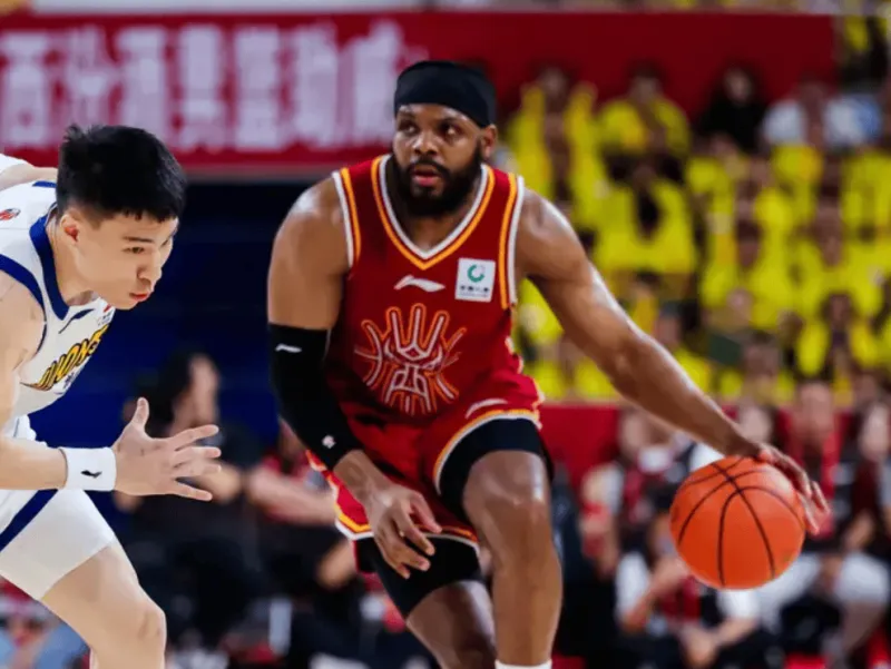 B体育官方网站-马尔科-奈特半场5中1得到5分2篮板2助攻，出现3次失误